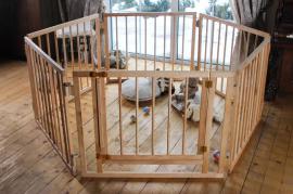 Дерев'яна загорожа манеж